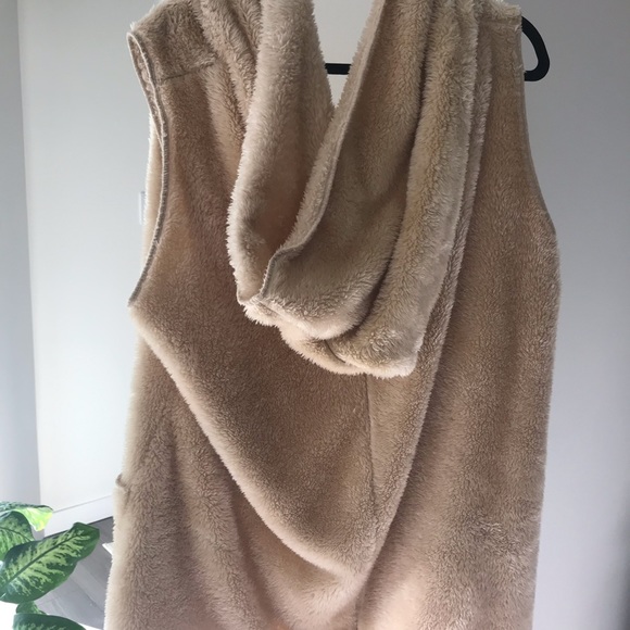 Faux Fur Vest - Picture 6 of 6